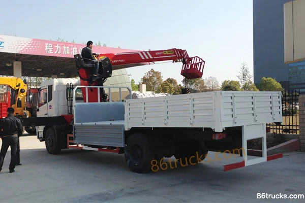 Dongfeng Commercial Vehicle Tianjin 180 hp 4X2(6 wheels) Truck Mounted Crane (Chengliwei Brand) Exterior (2) | 86Trucks