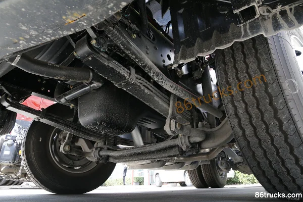 Dongfeng Commercial Vehicle Tianlong Heavy Truck 340hp 4X2(6 wheels) Tractor Truck Chassis (3) | 86Trucks