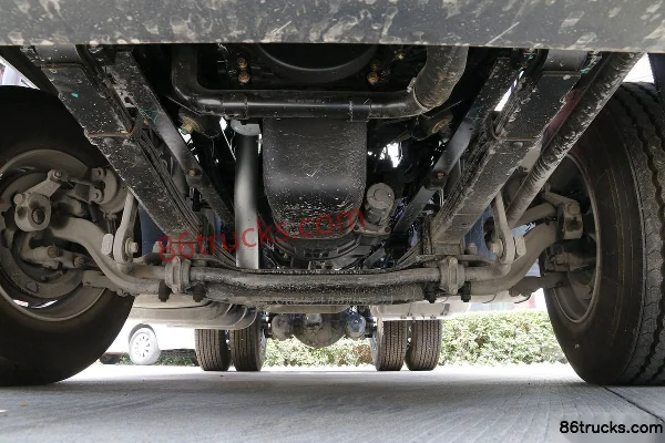 Dongfeng Commercial Vehicle Tianlong Heavy Truck 340hp 4X2(6 wheels) Tractor Truck Chassis (2) | 86Trucks