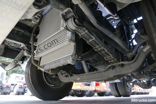 Dongfeng Commercial Vehicle Tianjin Medium Truck 245 hp 4X2(6 wheels) Port Tractor Truck (Axle Ratio 3.909) Chassis (3) | 86Trucks