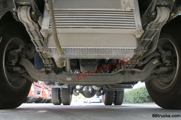 Dongfeng Commercial Vehicle Tianjin Medium Truck 245 hp 4X2(6 wheels) Port Tractor Truck (Axle Ratio 3.909) Chassis (2) | 86Trucks