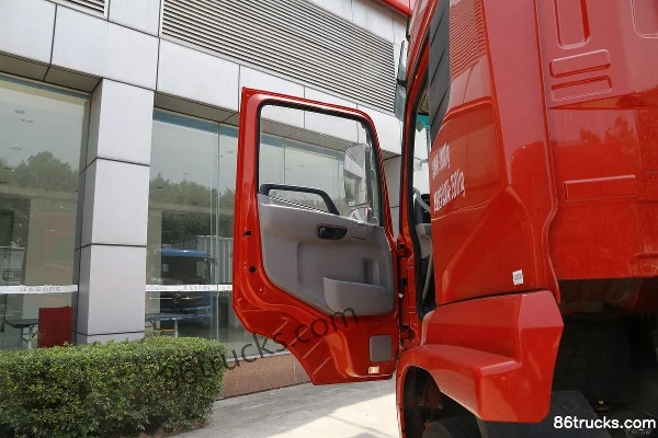 Dongfeng Commercial Vehicle Tianlong Heavy Truck 315 hp 4X2(6 wheels) Tractor Truck Cab (1) | 86Trucks