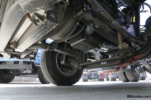 Dongfeng Commercial Vehicle Tianlong Heavy Truck 315 hp 4X2(6 wheels) Tractor Truck Chassis (3) | 86Trucks