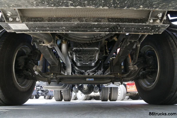 Dongfeng Commercial Vehicle Tianlong Heavy Truck 315 hp 4X2(6 wheels) Tractor Truck Chassis (2) | 86Trucks