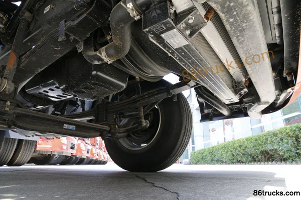 Dongfeng Commercial Vehicle Tianlong Heavy Truck 315 hp 4X2(6 wheels) Tractor Truck Chassis (1) | 86Trucks