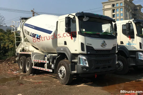Dongfeng Liuqi Chenglong H5 350 hp 6X4(10 wheels) 4.2m³ Concrete Mixer Truck Exterior