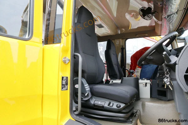 Sinotruk HOWO T5G 290 ch 4X2(6 roues) camion citerne de lavage de voirie 16 t (version portuaire) Cabine (1) | 86Trucks