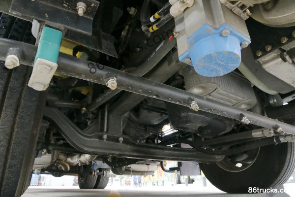 Sinotruk HOWO T5G 290 ch 4X2(6 roues) camion citerne de lavage de voirie 16 t (version portuaire) Châssis (2) | 86Trucks