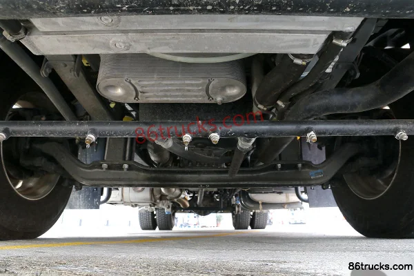 Sinotruk HOWO T5G 290 ch 4X2(6 roues) camion citerne de lavage de voirie 16 t (version portuaire) Châssis (1) | 86Trucks