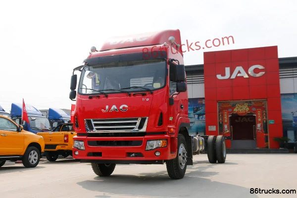 JAC Junling V9L 170hp 4X2(6 wheels) 6.8m semi-sleeper van cargo truck Exterior (3) | 86Trucks