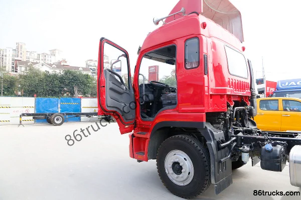 JAC Junling V9L 170hp 4X2(6 wheels) 6.8m semi-sleeper van cargo truck Cab (1) | 86Trucks