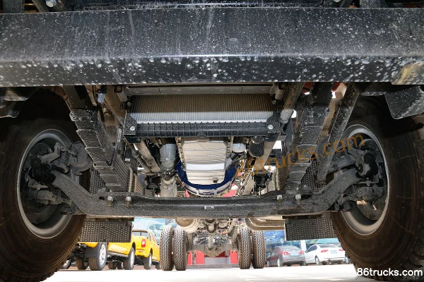 JAC Junling V9L 170hp 4X2(6 wheels) 6.8m semi-sleeper van cargo truck Chassis (2) | 86Trucks