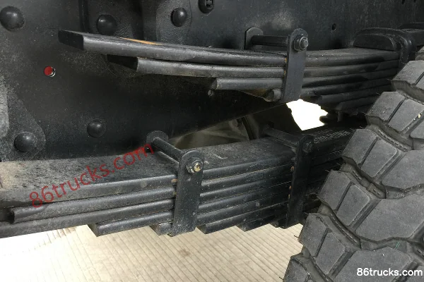 NanJun Ruiji 130 ch 4X2(6 roues) camion benne 3,9 m Cabine (1) | 86Trucks