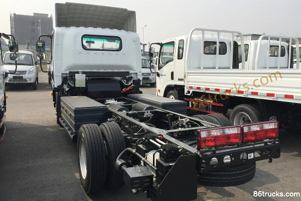 NanJun Ruiji 4.5T 4.15m pure electric van cargo truck 4X2(6 wheels) Exterior (3) | 86Trucks