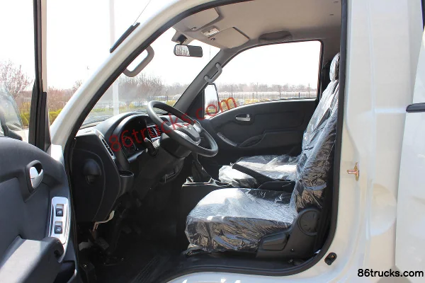 Kama Ruihang X1 1.5L 110hp 4X2(6 wheels) 2.7m double-row flatbed mini truck Cab (1) | 86Trucks