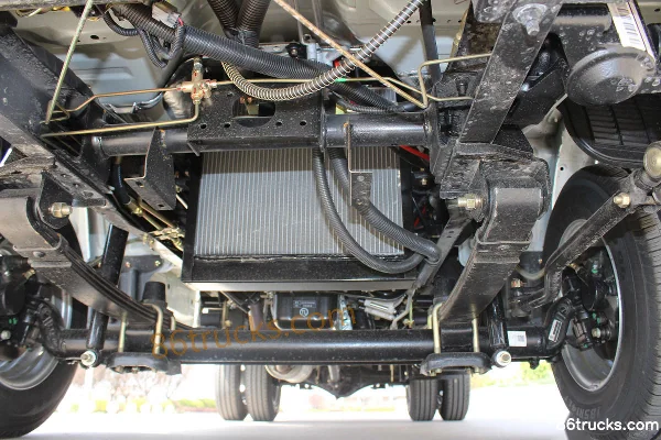 Kama Ruihang X1 1.5L 110hp 4X2(6 wheels) 2.7m double-row flatbed mini truck Chassis (1) | 86Trucks