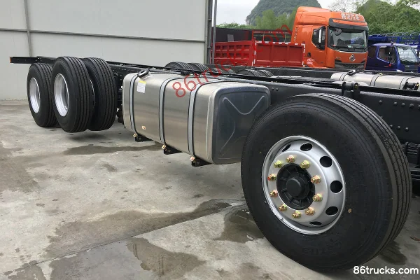 Dongfeng Liuqi Chenglong H5 camion porteur moyen 290 ch 8X2(10 roues) 9,6 m benne à ridelles Cabine (3) | 86Trucks