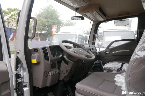 Foton Aumark S1 Series Zhiying Edition 131hp 4X2(6 wheels) 4.14m single-row van light truck Cab (3) | 86Trucks