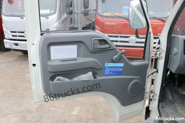 Foton Times Small Card Star Q2 1.5L 112 hp 4X2(6 wheels) gasoline 2.71m double-row flatbed micro truck Cab (1) | 86Trucks