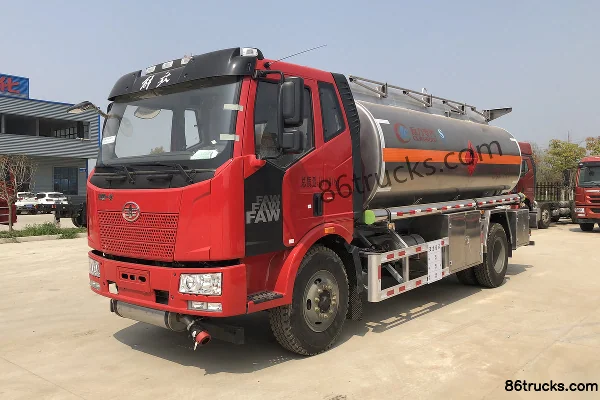 FAW Jiefang J6L 220 hp 4X2(6 wheels) fuel tanker truck (Chengliwei brand) Exterior (2) | 86Trucks