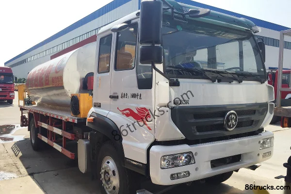 Chengliwei Chengliwei Sinotruk chassis asphalt distributor truck