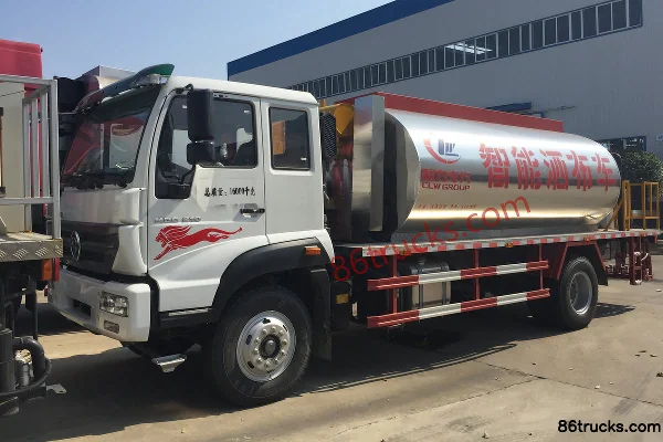 Sinotruk Steyr M5G 210 hp 4X2(6 wheels) asphalt distributor truck (Chengliwei brand) Exterior (2) | 86Trucks