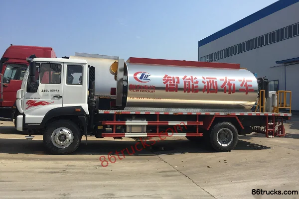 Sinotruk Steyr M5G 210 hp 4X2(6 wheels) asphalt distributor truck (Chengliwei brand) Exterior (3) | 86Trucks