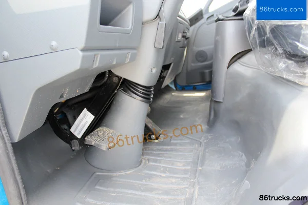 Yuejin Kaituo X500 Engineering Type 140 hp 4X2(6 wheels) 4m dump truck Cab (2) | 86Trucks