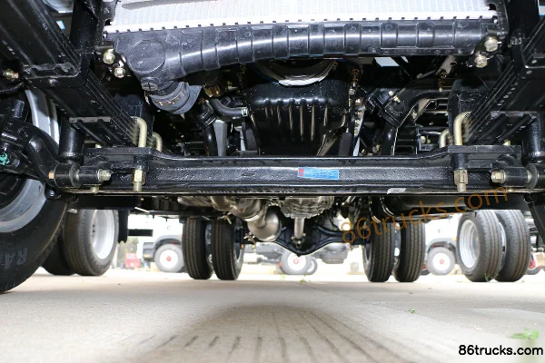 Dongfeng Captain K5 2018 model 115 hp 4X2(6 wheels) 3.8m single-row flatbed light truck (hydraulic brake) Chassis (1) | 86Trucks