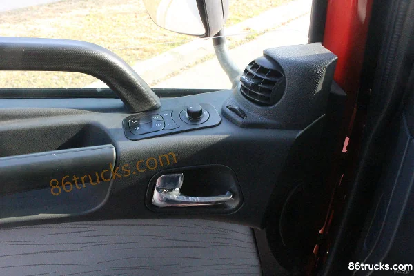 Union Truck U430 430 hp 8X4(12 wheels) 8m dump truck Cab (3) | 86Trucks