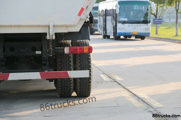 United Power U350 350 hp 6X4(10 wheels) 5.6m dump truck Chassis (3) | 86Trucks