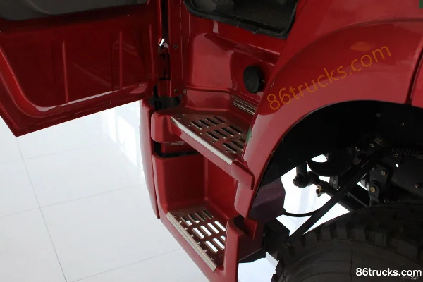 Sinotruk HOWO 300hp 6X4(10 wheels) Tractor Truck (Ultimate Version HW79) Chassis (3) | 86Trucks