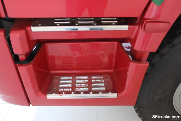 Sinotruk HOWO 300hp 6X4(10 wheels) Tractor Truck (Ultimate Version HW79) Chassis (2) | 86Trucks