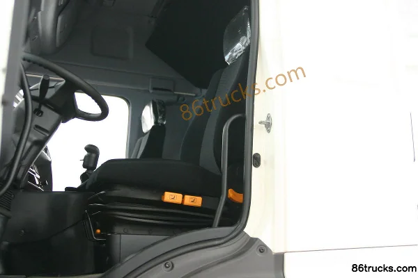 GAC HINO 700 Series Heavy Truck 380 hp 6X4(10 wheels) Tractor Truck (Fast Gear) Cab (2) | 86Trucks