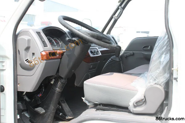 JMC Kaiwei Medium Truck 156 hp 4X2(6 wheels) 5.6m Day Cab Van Cargo Truck (3) | 86Trucks