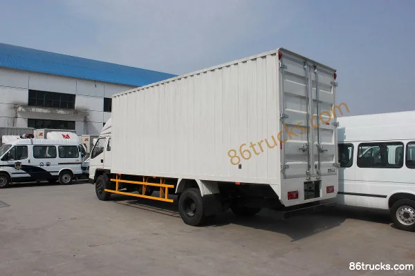 JMC Kaiwei Medium Truck 156 hp 4X2(6 wheels) 5.6m Day Cab Van Cargo Truck Body (1) | 86Trucks