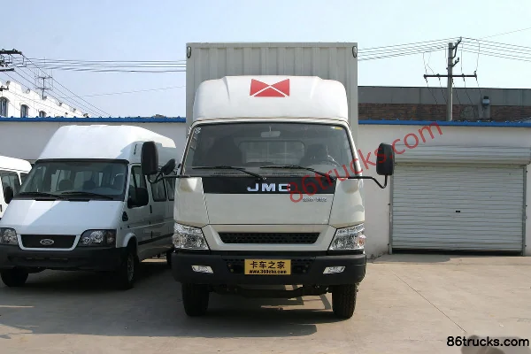 JMC Kaiwei Medium Truck 156 hp 4X2(6 wheels) 5.6m Day Cab Van Cargo Truck Exterior (2) | 86Trucks