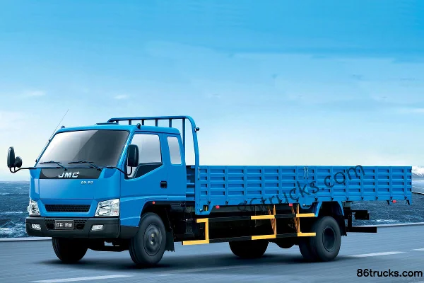 JMC Kaiwei Medium Truck 156 hp 4X2(6 wheels) 5.6m Flatbed Cargo Truck Exterior