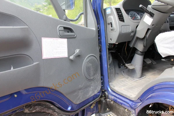 Foton Aoling CTX 141 hp 4X2(6 wheels) 4.23m single row flatbed light truck Cab (2) | 86Trucks