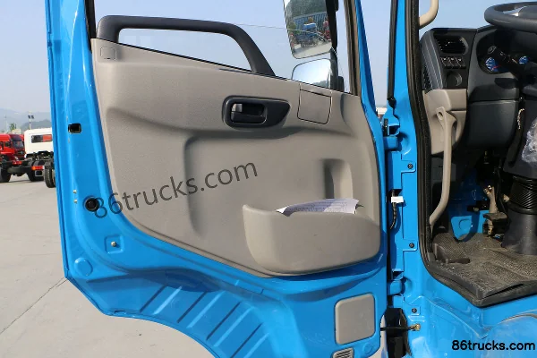 Dongfeng Commercial Vehicle Tianjin 160hp 4X2(6 wheels) Trainer Truck Cab (1) | 86Trucks