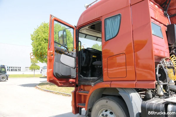 Union Truck U550 Heavy Truck 8th Anniversary Edition 550 hp 6X4(10 wheels) Tractor Truck Cab (1) | 86Trucks
