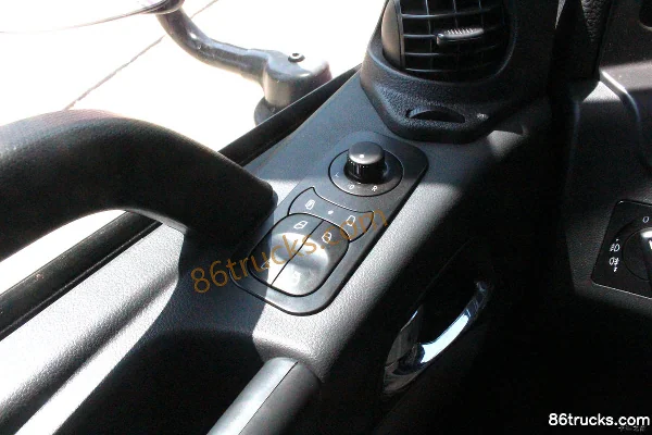 Union Truck U420 poids lourd 420 ch 4X2(6 roues) tracteur routier Cabine (3) | 86Trucks