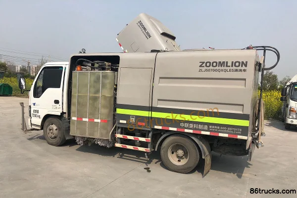 Isuzu 600P 130hp 4X2(6 wheels) sweeper truck (ZOOMLION) Exterior (2) | 86Trucks