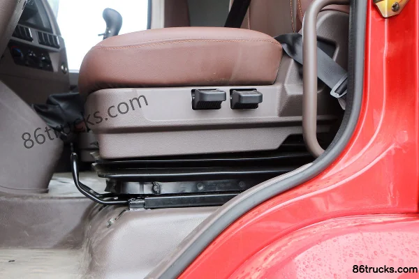 Dongfeng H5 Chuangfu Edition 6.7L Diesel 290hp 6X2(8 wheels) Fast Gear 8-Speed 9.5m Wing Van Truck Cab (3) | 86Trucks