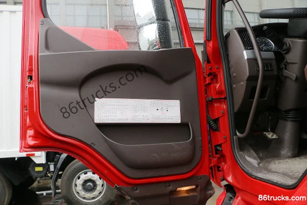 Dongfeng H5 Chuangfu Edition 6.7L Diesel 290hp 6X2(8 wheels) Fast Gear 8-Speed 9.5m Wing Van Truck Cab (1) | 86Trucks