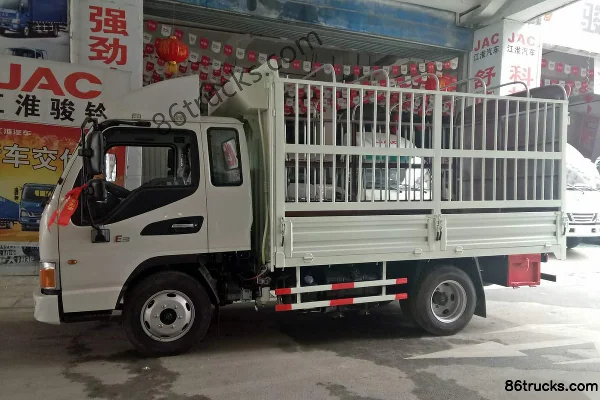 JAC Junling E3 95 hp 4X2(6 wheels) 3.37m half-row stake truck light truck Exterior (2) | 86Trucks