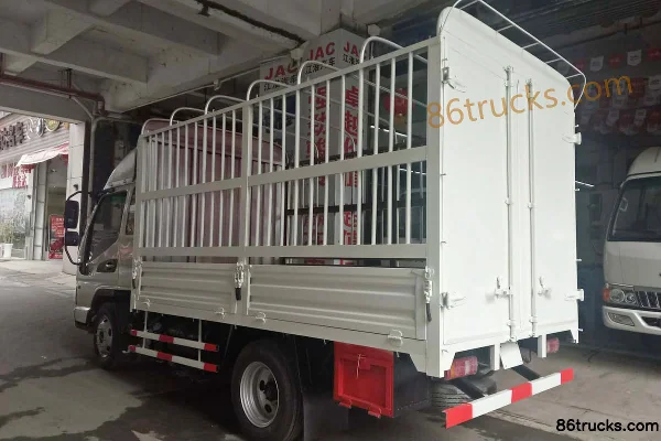 JAC Junling E3 95 hp 4X2(6 wheels) 3.37m half-row stake truck light truck Exterior (3) | 86Trucks