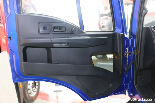 Sinotruk Weilong camion lourd 365 ch 4X2(6 roues) tracteur routier Cabine (1) | 86Trucks