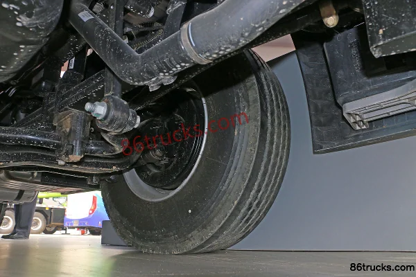 Sinotruk Weilong camion lourd 365 ch 4X2(6 roues) tracteur routier Châssis (3) | 86Trucks