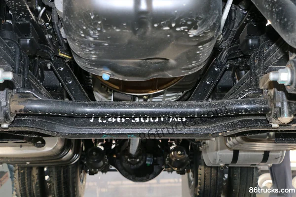Sinotruk Weilong camion lourd 365 ch 4X2(6 roues) tracteur routier Châssis (2) | 86Trucks